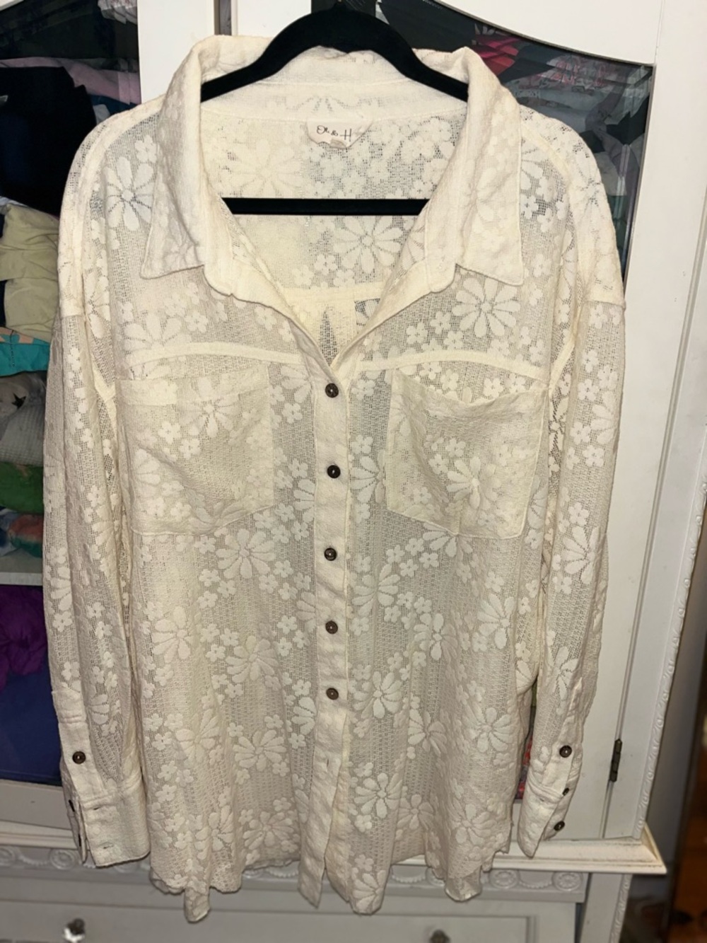 Oli & Hali size oversized medium Cream Lace Button-Front Women's Shirt